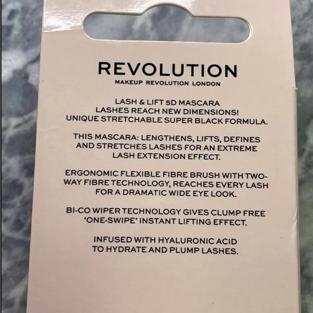 New Revolution Lift and Luminate‎ Mascara Black
